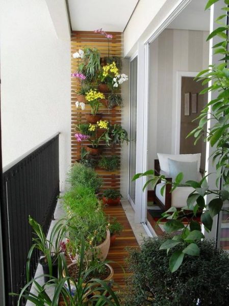 Refreshing Garden On Balcony - Cozy Small Balcony Ideas