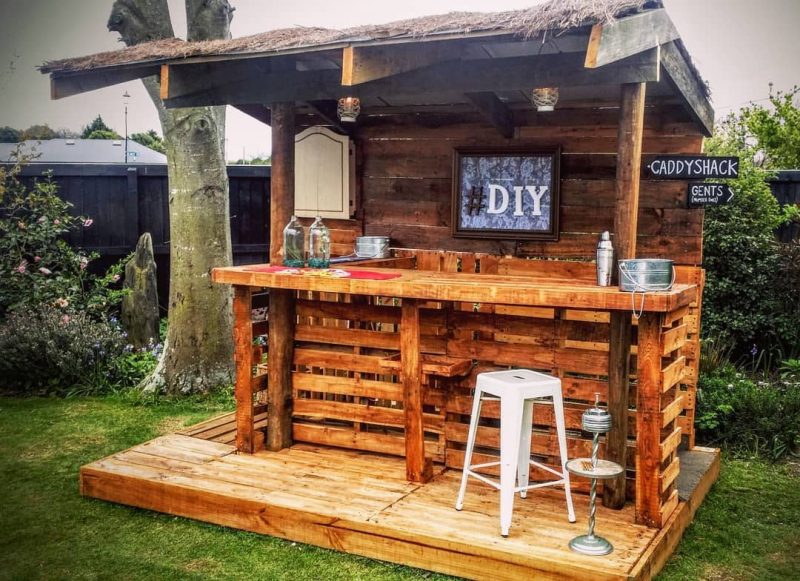 DIY Outdoor Pallet Bar Ideas With Roof