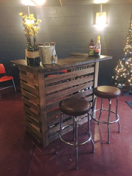 Simple U-Letter DIY Pallet Bar Ideas 4.1