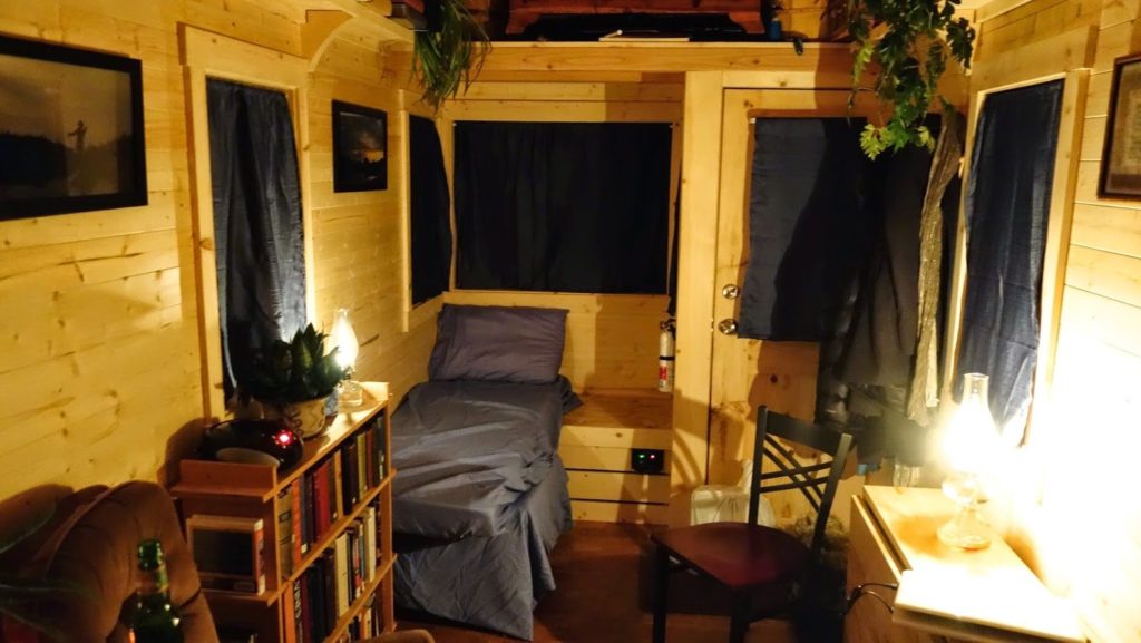 Off-grid Tiny House On Wheels Living Room Night Lamp