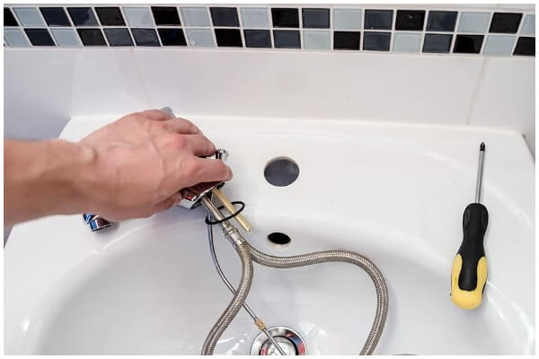 A Guide To Resolving Plumbing Issues Before Calling Plumbing Services