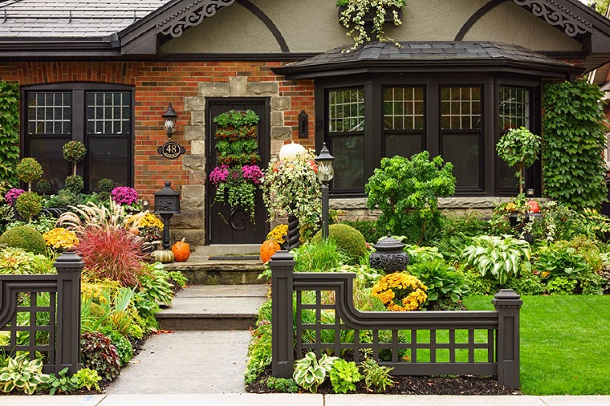 8 Ideas to Enhance Your Curb Appeal by Decorating Your Concrete