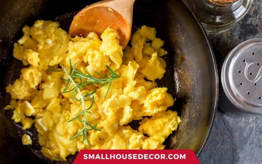 Scrambled Eggs - Easy American Breakfast Ideas