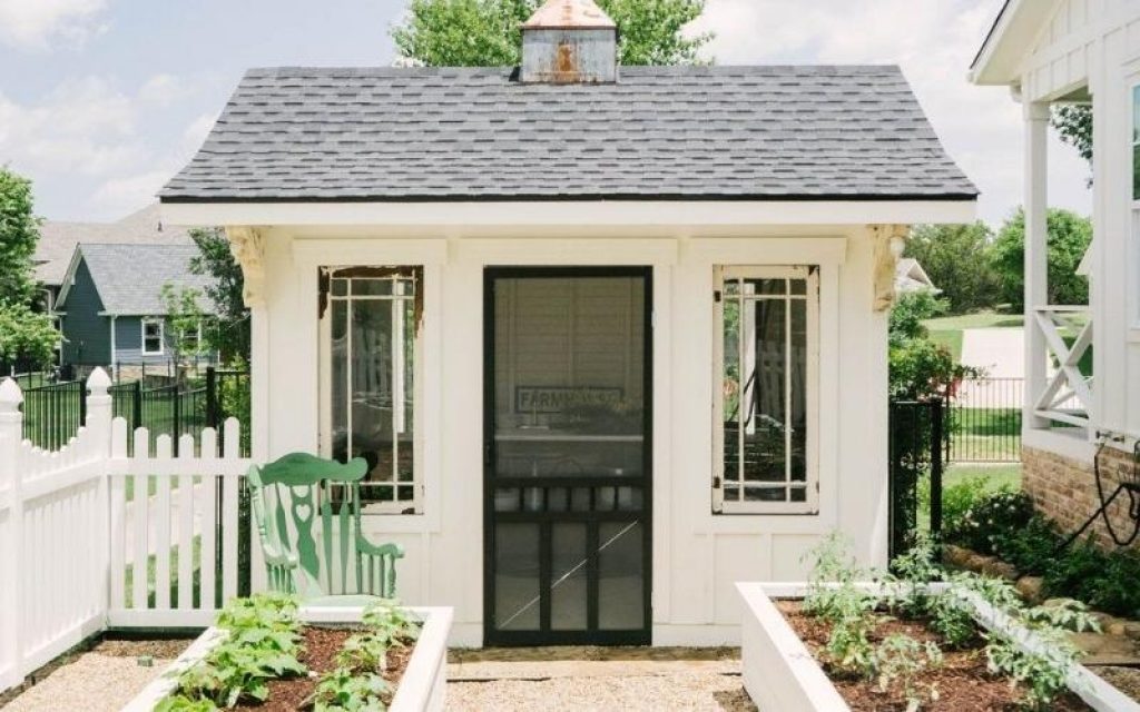 Modern farmhouse Shed Design - Ideas on How To Decorate Outdoor Garden Shed