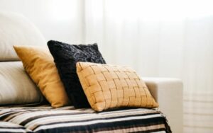 A Guide to Choosing the Perfect Pillows for Your Space